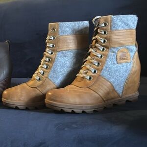 SOREL Lace-Up Boots in Brown and Gray